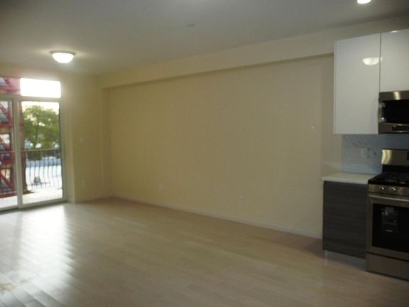 5th image of 2758 Ocean Ave #4