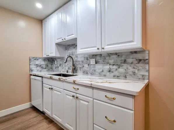 890 Burbank Dr APT 3, Santa Clara, CA 95051