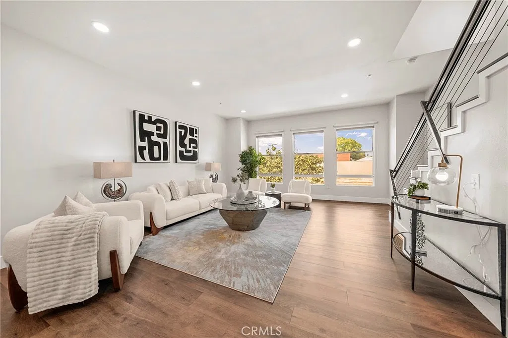 2 bed, 2.5 bath, 1630 sqft, $4,300 — Photo 1