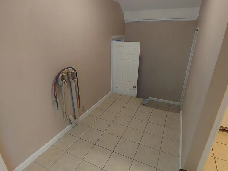 1538 Lillian Ln — Photo 12