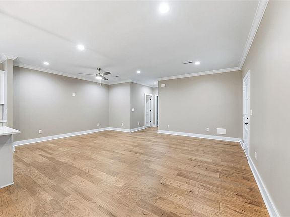 4th image of 512 Old Lovers Ln Unit 811