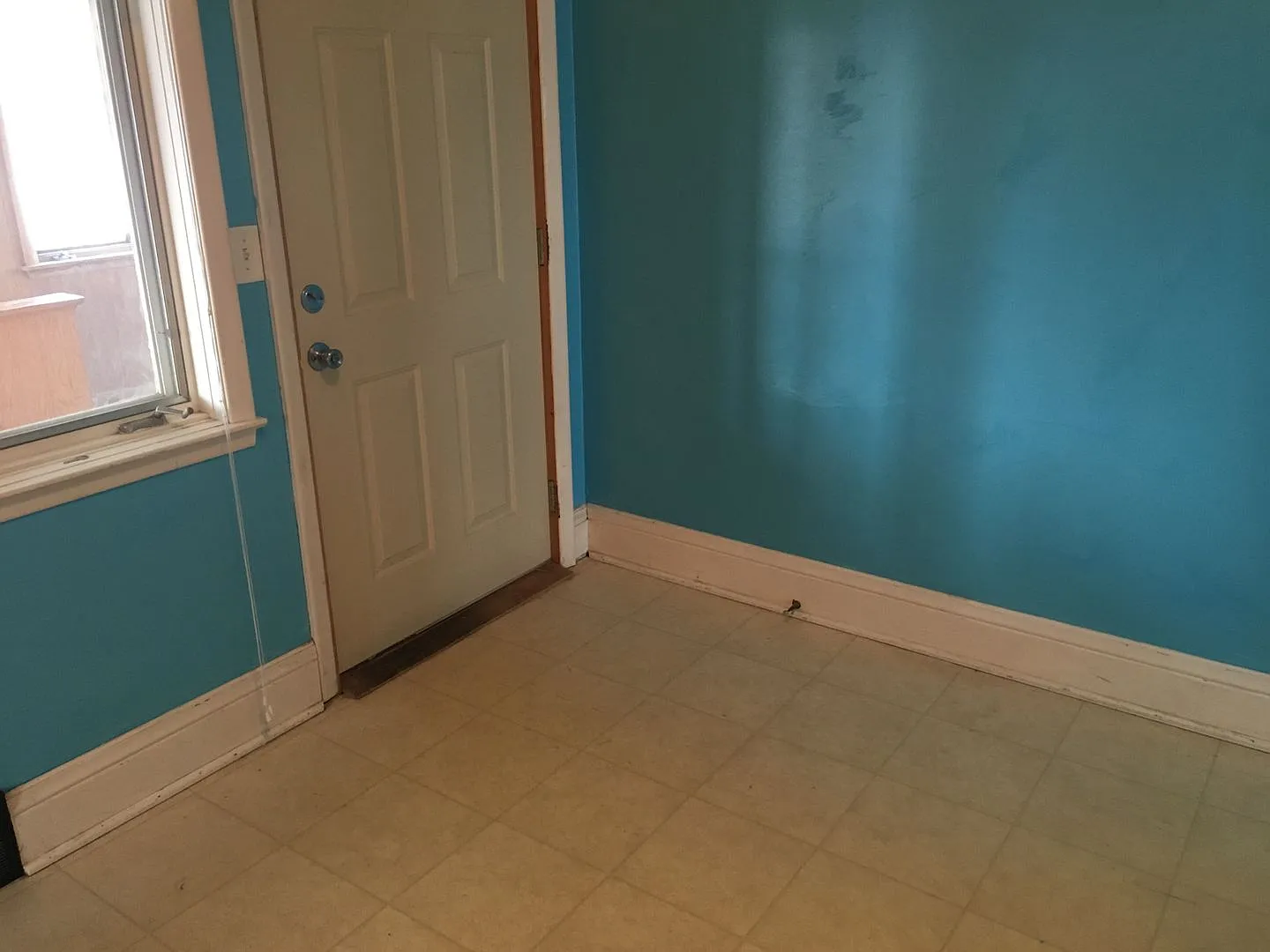 Spacious 1-bedroom Upper Near UWSP Campus — Photo 4