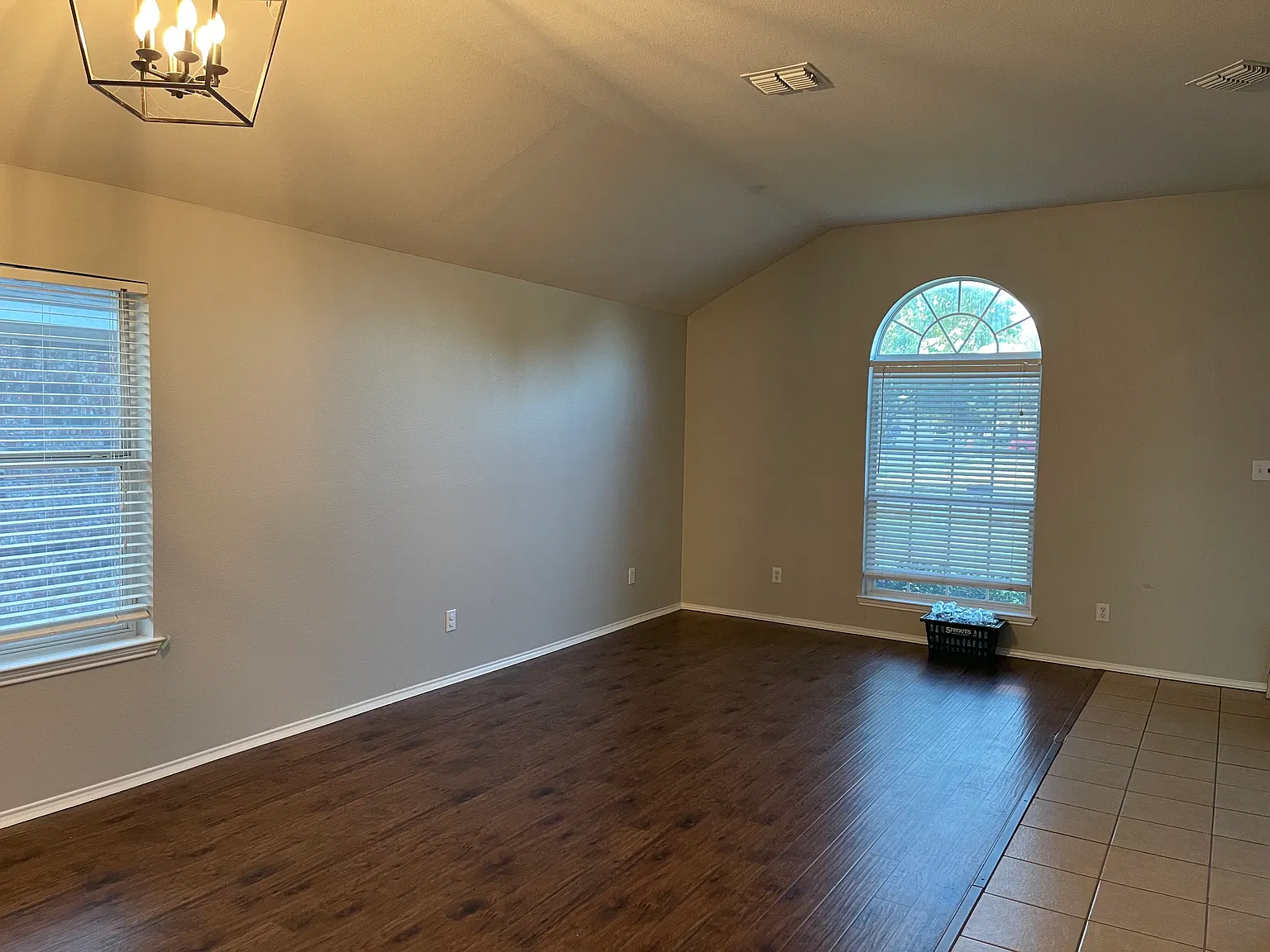 3 bed, 1955 sqft, $2,300 — Photo 2