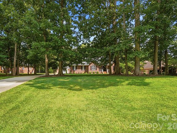 3rd image of 7627 Maple Bluff Ln