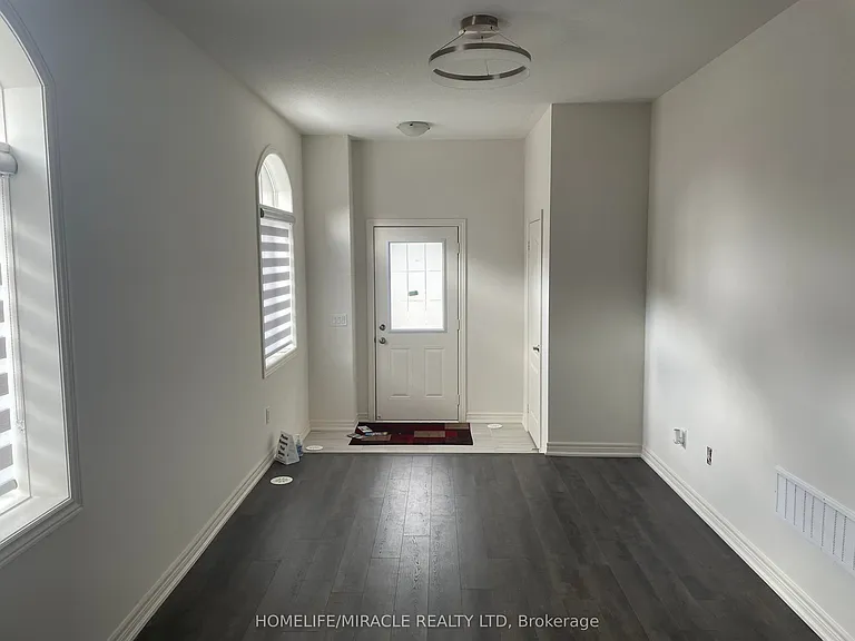 460 Silver Maple Rd — Photo 4