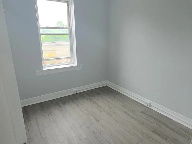 104-106 Lawrence St #6 — Photo 5