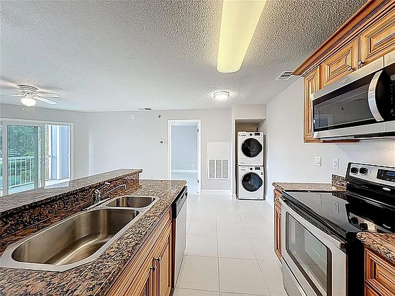 Kitchen/nook/ in-unit washer and dryer