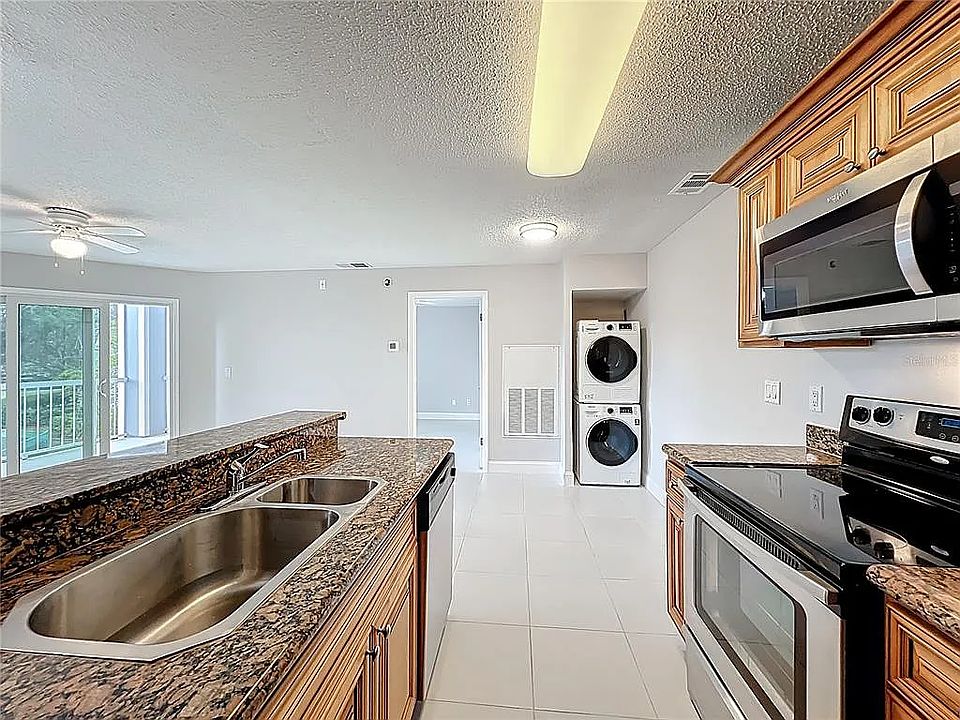 Kitchen/nook/ in-unit washer and dryer