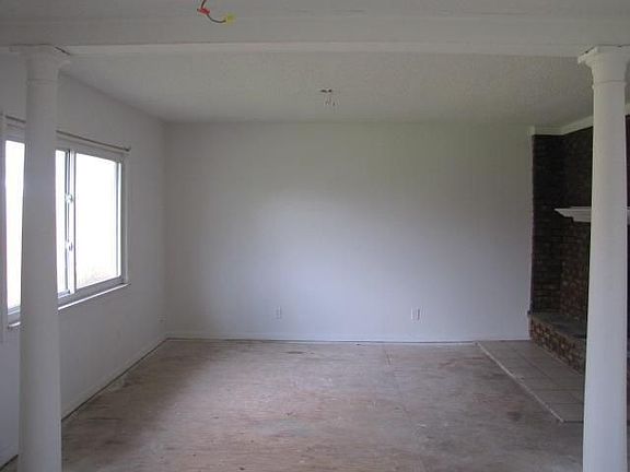 3rd image of 925 Firwood Dr