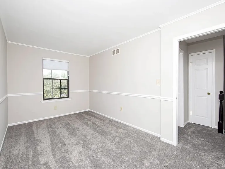 58 Danielle Ct — Photo 24