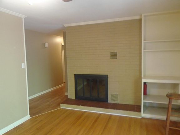 3rd image of 2409 SW Woodson Dr