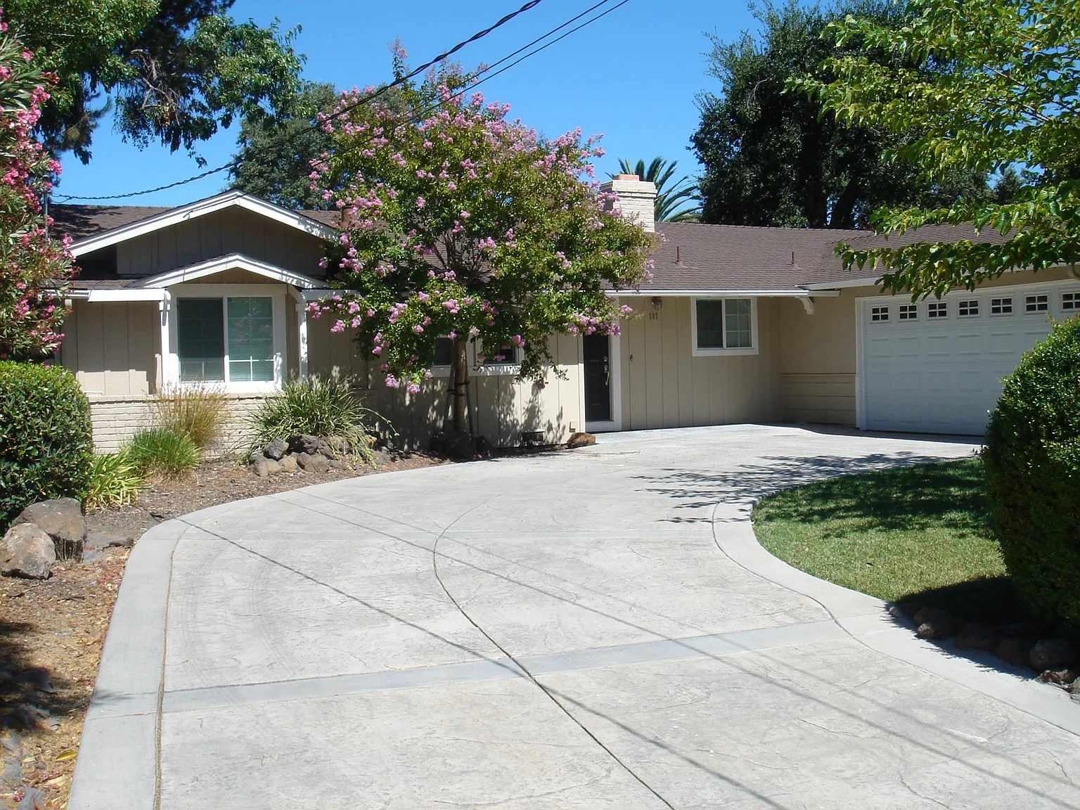 3 bed, $4,500 — Photo 2