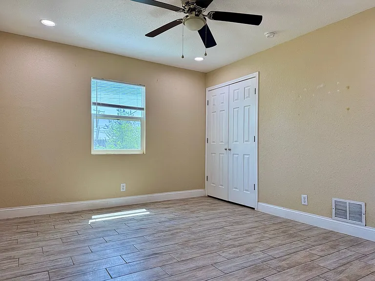 609 Howard Dr — Photo 15