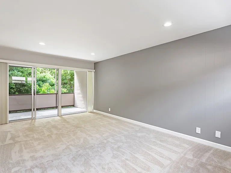 Parksquare Apartments — Photo 9