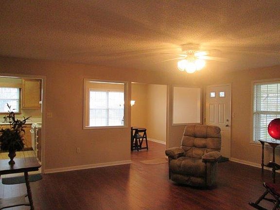 4th image of 109 Summerwood Dr
