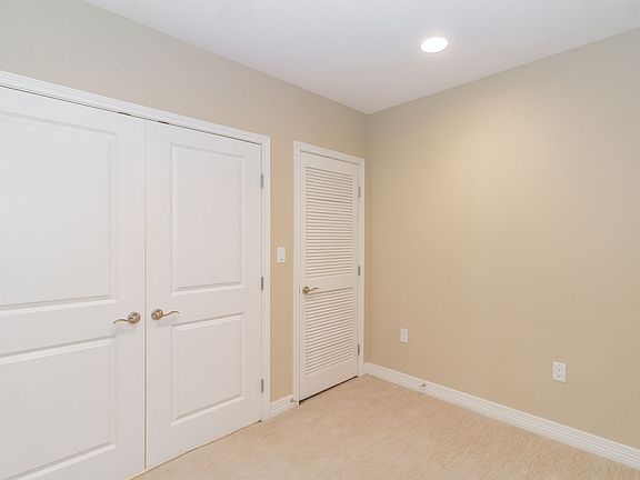 4th image of 500 Throckmorton St APT 2506