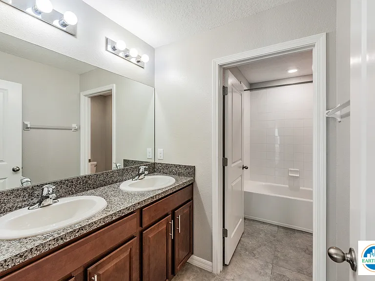 10201 Boggy Moss Dr — Photo 29