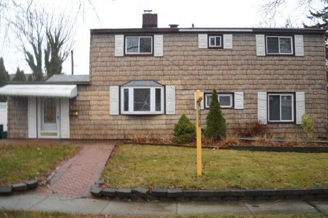 1st image of 172 Cypress Ln W