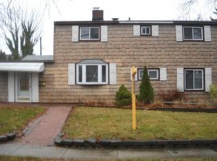 172 Cypress Ln W, Westbury, NY 11590