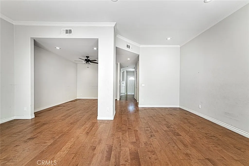 2345 Montrose Ave — Photo 3