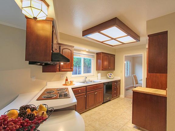 5th image of 3561 Amber Dr