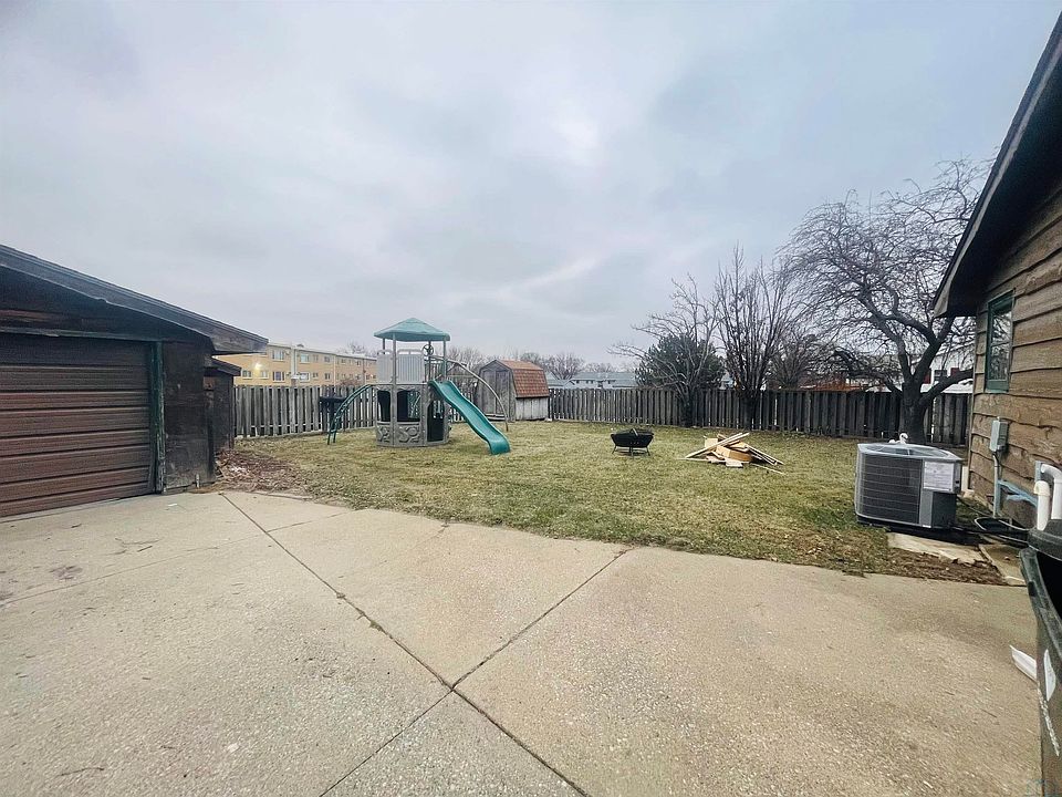 2nd image of 417 E 18th St
