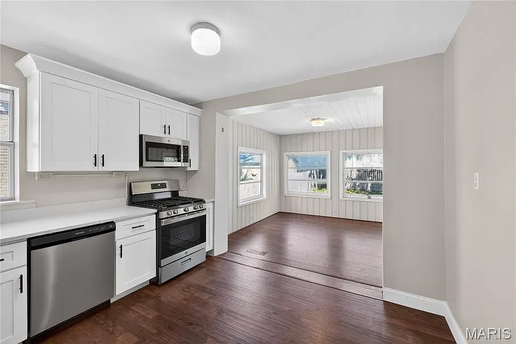 2 bed, 976 sqft, $2,000 — Photo 4