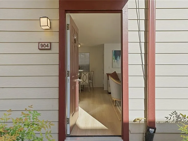 904 Wentworth Ct — Photo 25