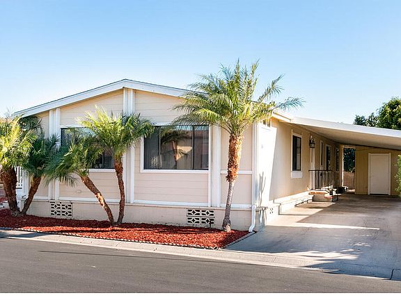 2nd image of 35 Poinsettia Gardens Dr