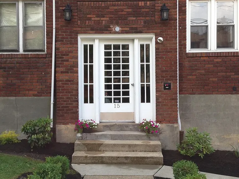 15 N Meadowcroft Ave — Photo 1