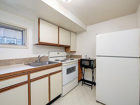 3rd image of 11544 Greenwood Ave N APT 2