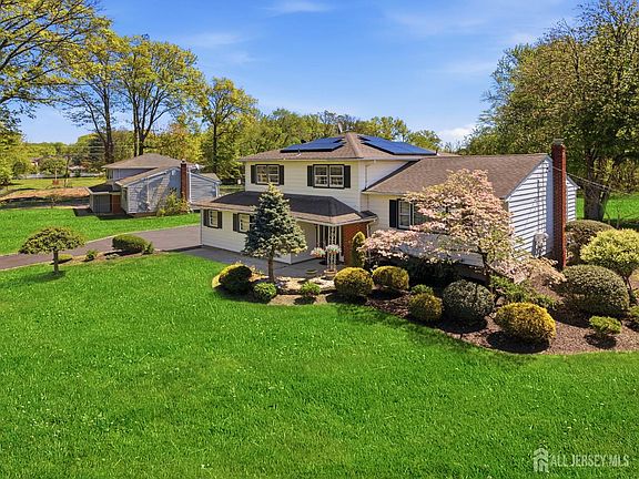 4th image of 34 Ventnor Dr