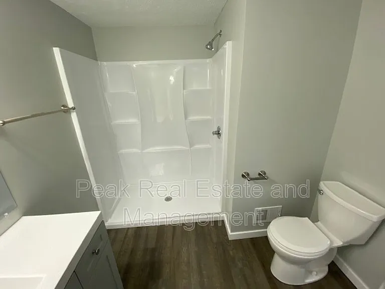 1011 Logan St SE — Photo 8