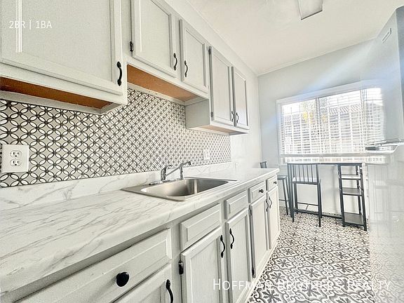3rd image of 402 N Genesee Ave #2
