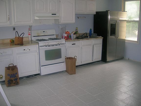 4th image of 103 Black Rock Ave