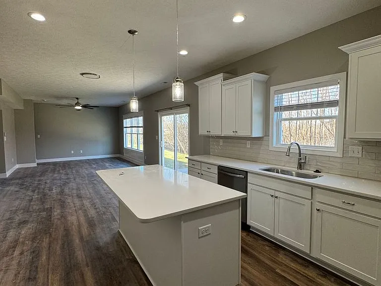 2509 Yeoman Ln — Photo 3