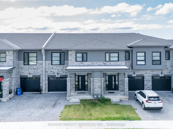 7201 Parsa St, Niagara Falls, ON L2H 3T1