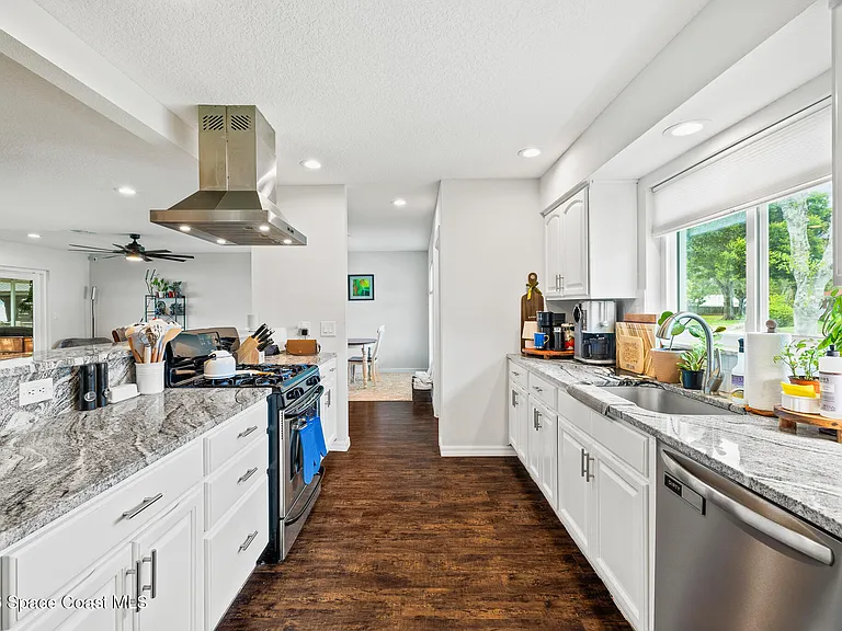 2502 Plantation Dr — Photo 11