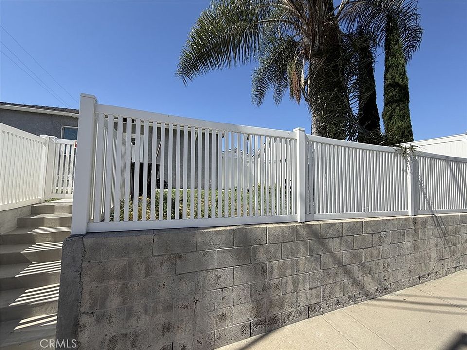 1st image of 7502 N Hollywood Way
