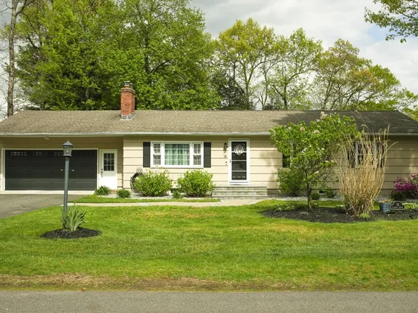 18 Linwood Dr, Wilbraham, MA 01095