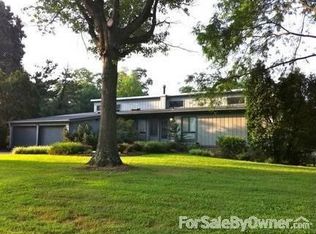 10405 Hunter Ridge Dr, Oakton, VA 22124