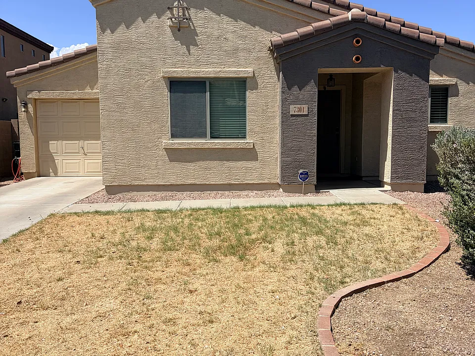 7304 S 37th Gln