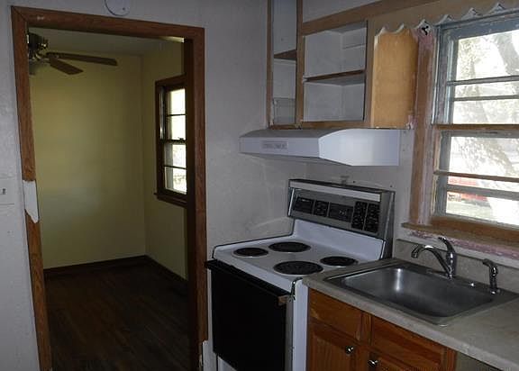 3rd image of 3356 S Hiram Ave