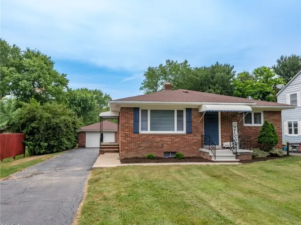 1137 Krumroy Rd, Akron, OH 44306
