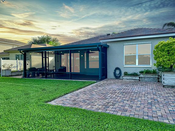 3rd image of 7826 Manor Forest Boulevard