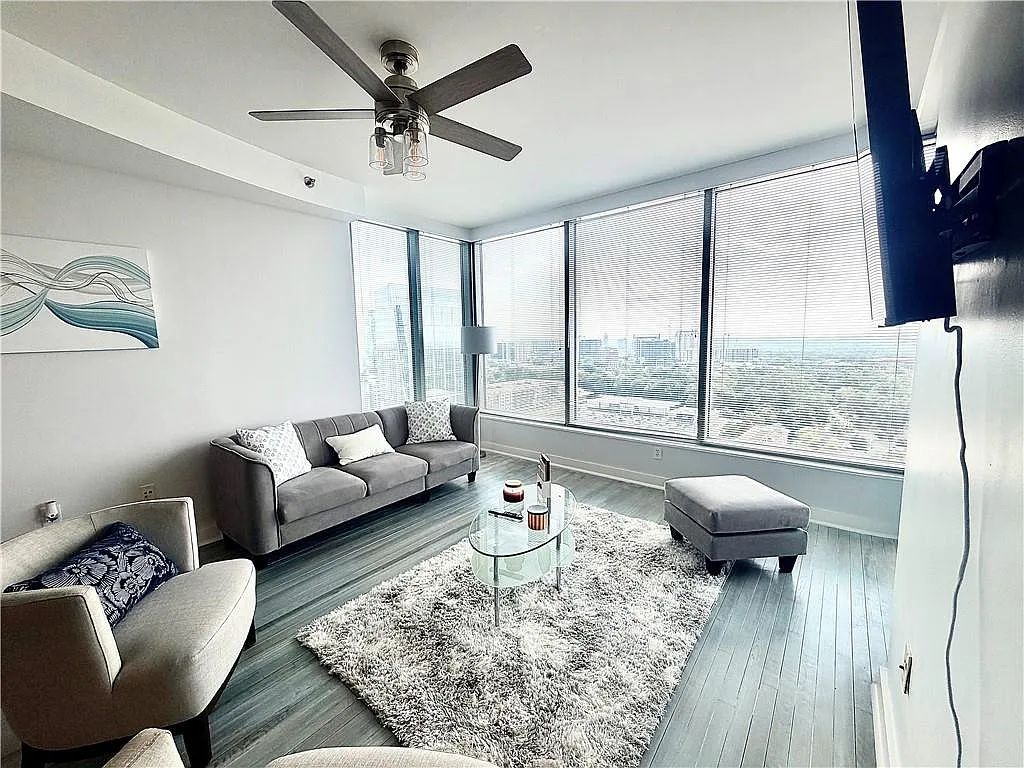 1 bed, 1.0 bath, 936 sqft, $2,200 — Photo 3