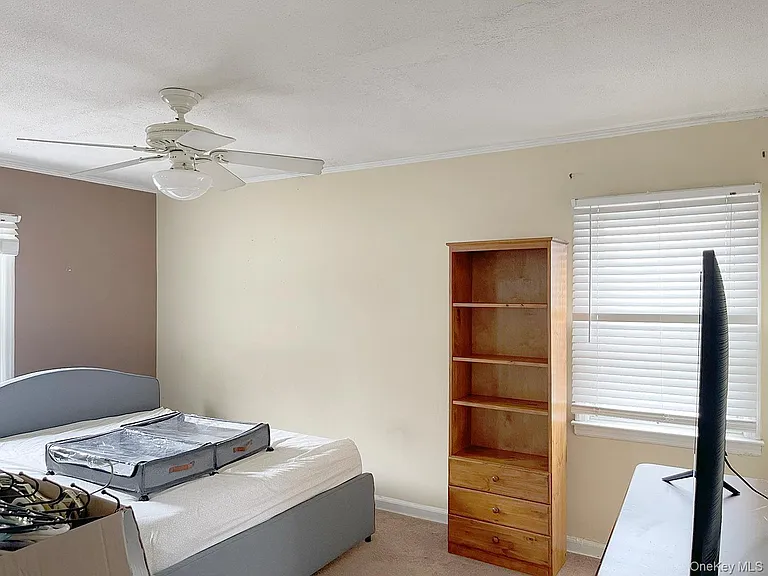 364 E Broadway #MIDDLE — Photo 11