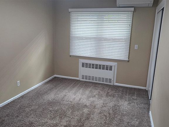 2nd image of 465 Magnolia Blvd