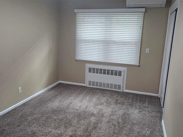 465 Magnolia Blvd — Photo 2