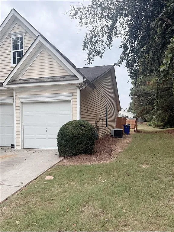 3 bed, 2.0 bath, 1770 sqft, $2,100 — Photo 2